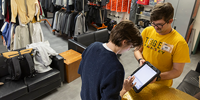 Student volunteering at Truman's Closet.